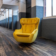 Load image into Gallery viewer, Parker Knoll 1028 Statesman Chair