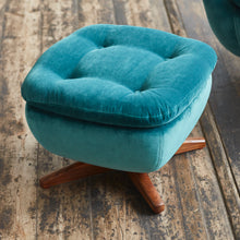 Load image into Gallery viewer, Parker Knoll Statesman 1028 with Matching Footstool