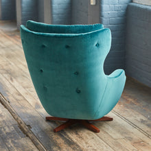 Load image into Gallery viewer, Parker Knoll Statesman 1028 with Matching Footstool