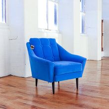 Load image into Gallery viewer, Iris Blu Reloved Chair