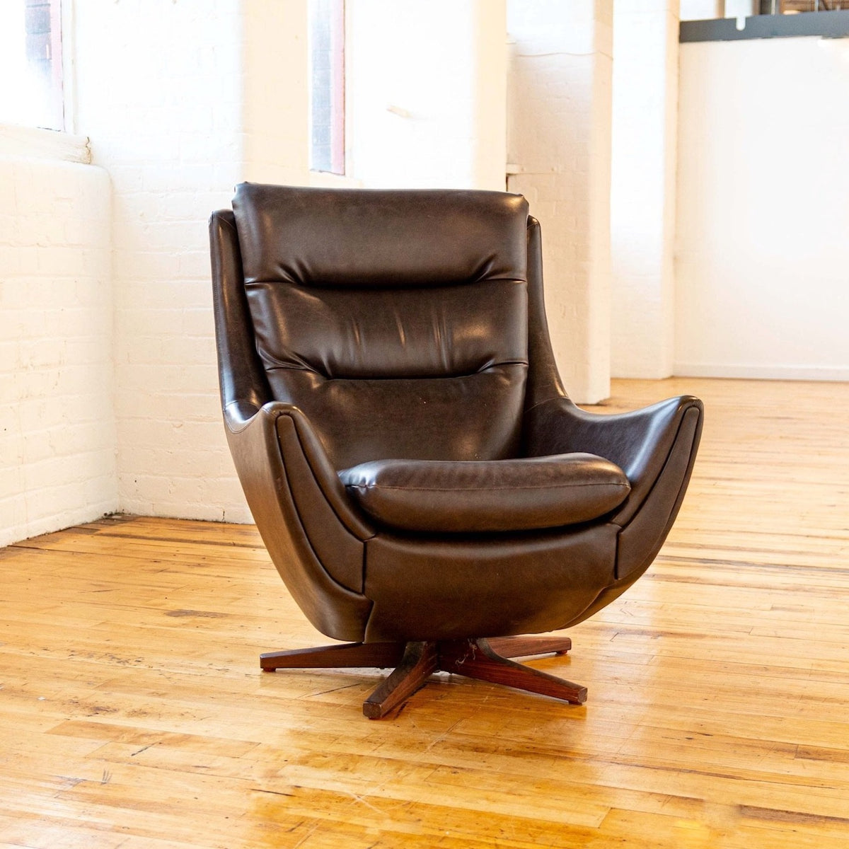 Parker knoll swivel chair discount